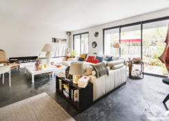 Vente villa prestige avec jardin et bassin japonais à Hyères 83400 Var - Villa Monts des oiseaux Hyères 83400 Centre-Ville Happyssimmo Immobilier - Estimation Immobilière Hyères 83400 - Luxury Villas for sale in Provence - Villa à vendre dans le Var
