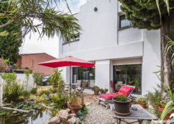 Vente villa prestige avec jardin et bassin japonais à Hyères 83400 Var - Villa Monts des oiseaux Hyères 83400 Centre-Ville Happyssimmo Immobilier - Estimation Immobilière Hyères 83400 - Luxury Villas for sale in Provence - Villa à vendre dans le Var