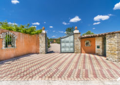 Vente Villa avec jardin et piscine à sillans-la-cascade - 83690 - Agence Immobilière Sillans la cascade Happyssimmo - Estimation Immobilière Sillans la Cascade - Maison Villa à Vendre Sillans la cascade - Villa for sale in provence - Luxury Villa in Provence with pool