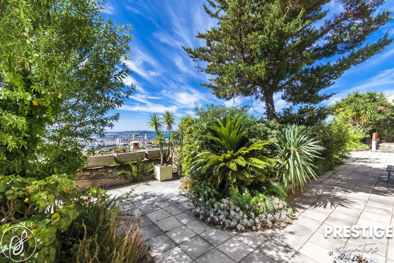 Agence Immobilière Prestige Signature Luxe Immobilier Luxury Real Estate Villa vu mer Rade